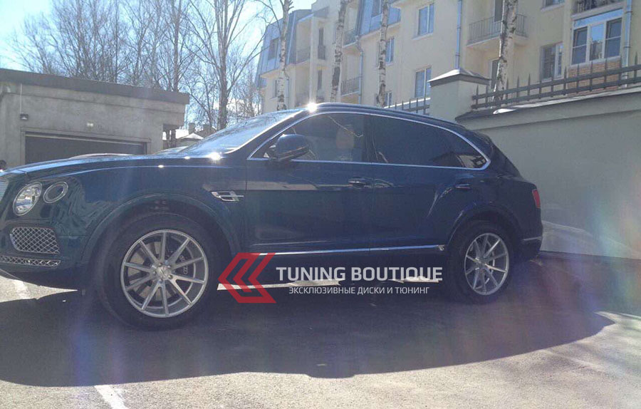 Bentley Bentayga на 21" дисках Vossen VFS1 Silver фото 2